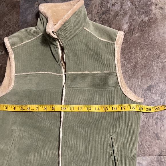 Woolrich - Ladies two-for-one: Corduroy Vest w/Matching Shirt - Picture 8 of 11